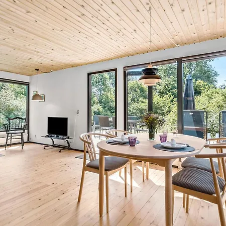 Holiday home 3 Bedroom Cozy In *