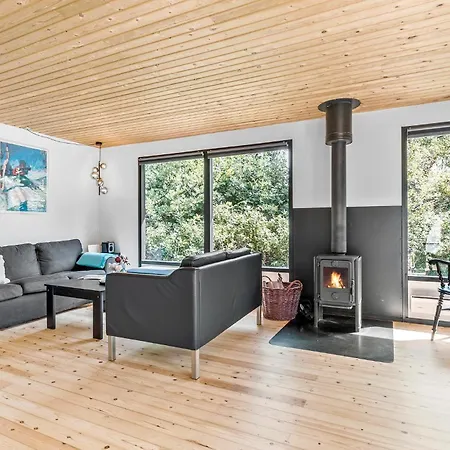 3 Bedroom Cozy In Holiday home Rorvig